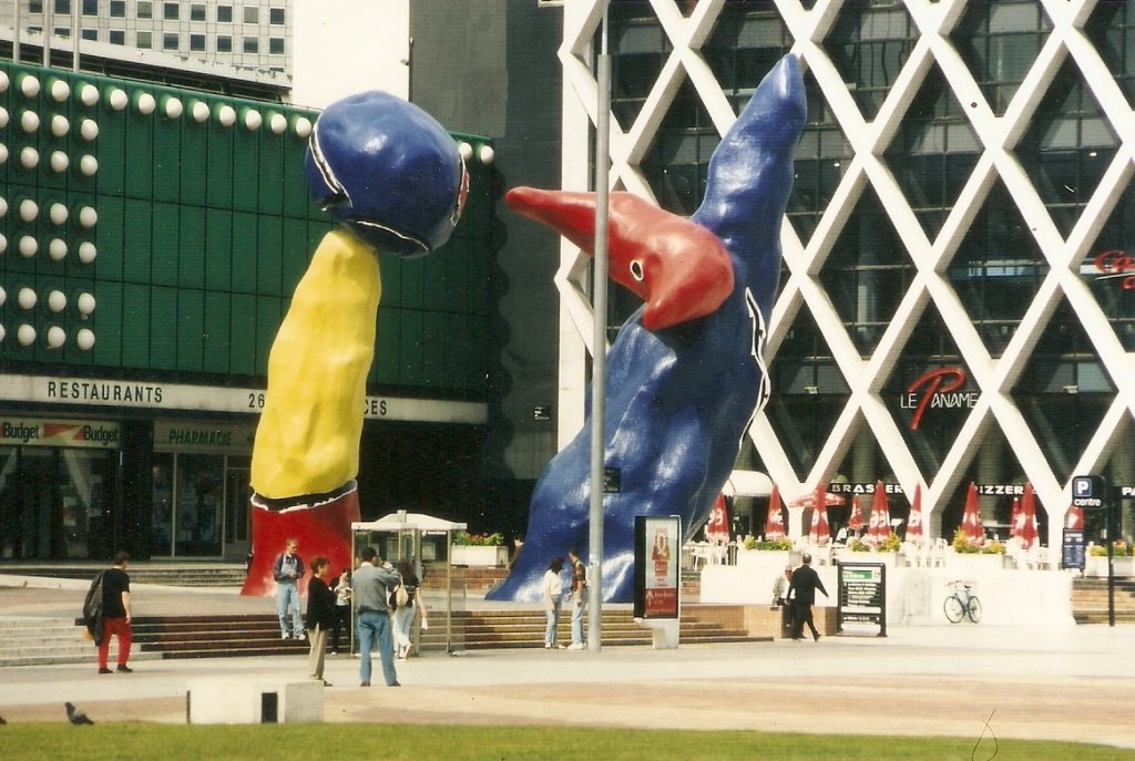 Kunst in La Dfense vor dem Gebude des Centre Commercial les Quatre Temps