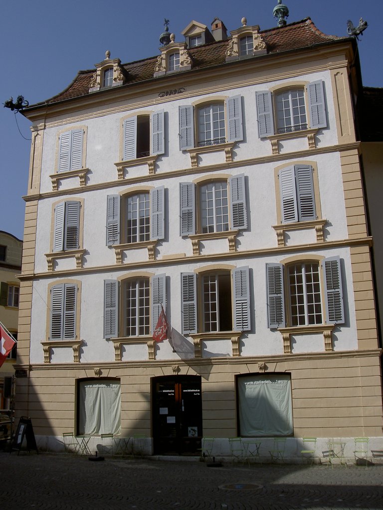 La Neuveville, Maison des Dragons, erbaut 1757 bis 1758, Barockbau unter 
Mansartdach, Kanton Neuenburg (01.10.2011)