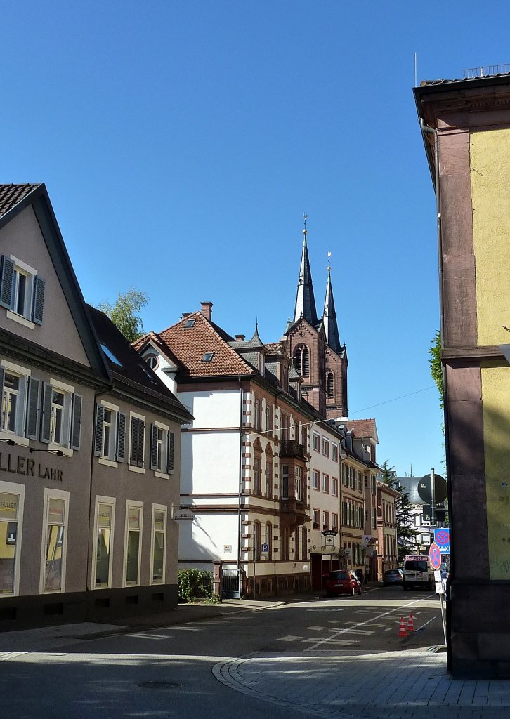 Lahr, Blick vom Rathausplatz zur Kirche Peter und Paul, Okt.2012