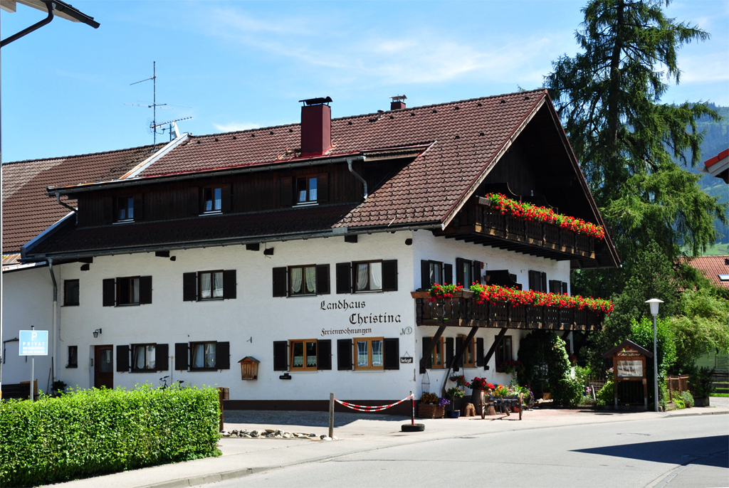 Landhaus Christine in Fischen/Allgu, typisch Allgu-Stil mit Balkon und Blumenpracht - 16.07.2011