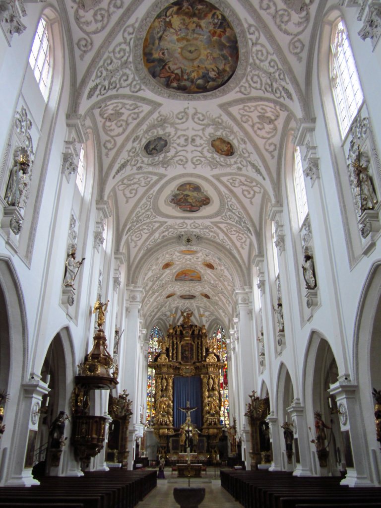 Landsberg, Maria Himmelfahrt Kirche, Langschiff und Hochaltar (02.03.2012)