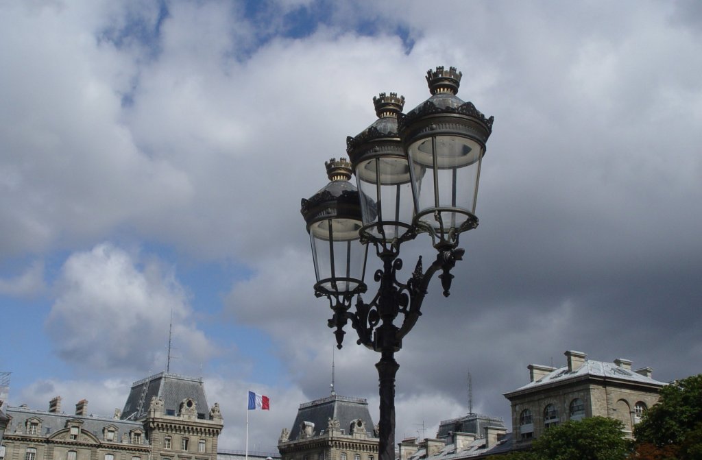 Laternen auf der Place de la Cathdrale Notre-Dame (Juli 2009)