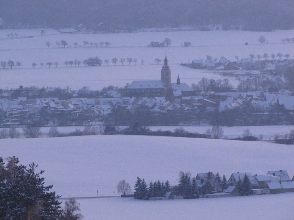 Laucha an der Unstrut - Blick vom Flugplatz auf die Kirche und die altstadt - Foto vom 02.01.2010