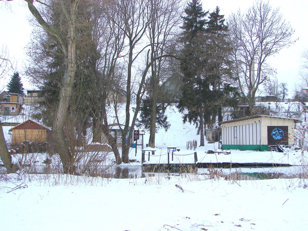 Laucha an der Unstrut - Blick auf das winterliche Kanuvereinsgelnde - 17.01.2010