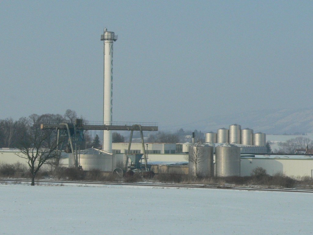 Laucha an der Unstrut - Blick vom Ennsbergweg auf die Anlagen von  Glockengold  GmbH - 14.02.2010
