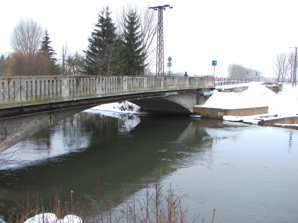 Laucha an der Unstrut - die Brcke am Wehr - 17.01.2010