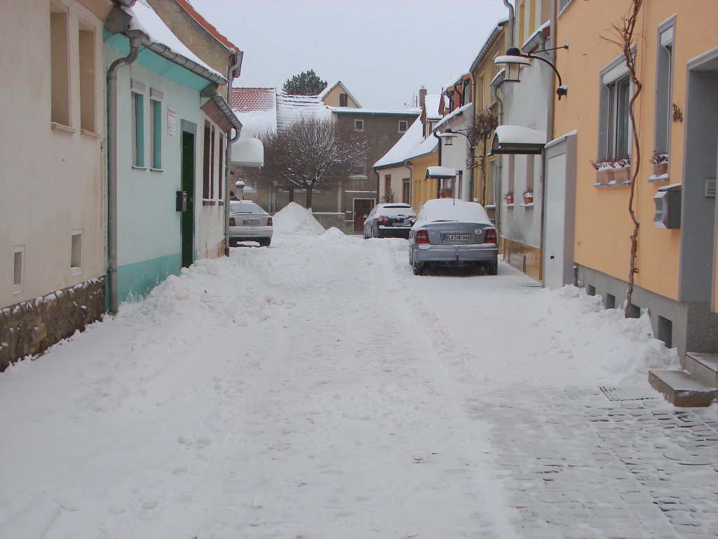 Laucha an der Unstrut - im Griff von Tief  Daisy  - Untere Krautgasse - Blick zum Plan - 10.01.2010
