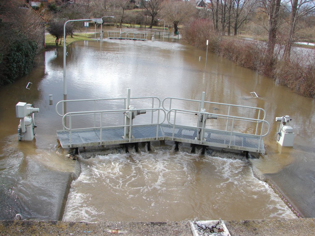 Laucha an der Unstrut - die Schleuse - das Hochwasser steigt - 28.02.2010