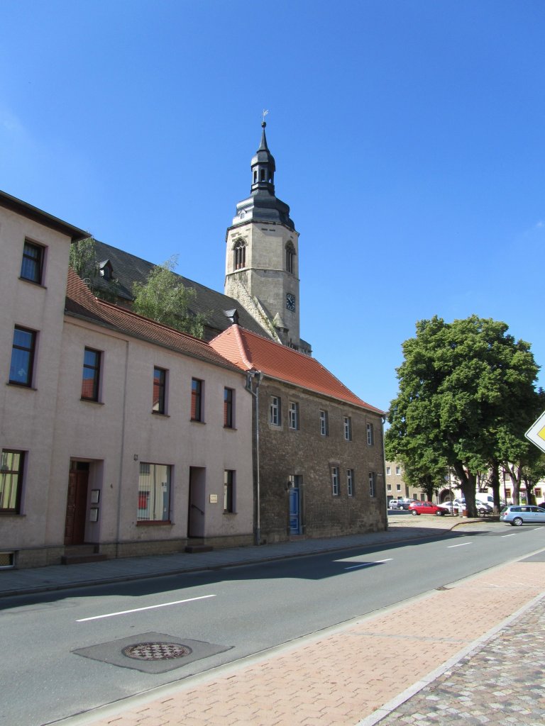 Laucha an der Unstrut - Untere Hauptstrae - rechts das lteste Haus der Stadt (von Lottchen Mundt) - jetzt der Jugendclub