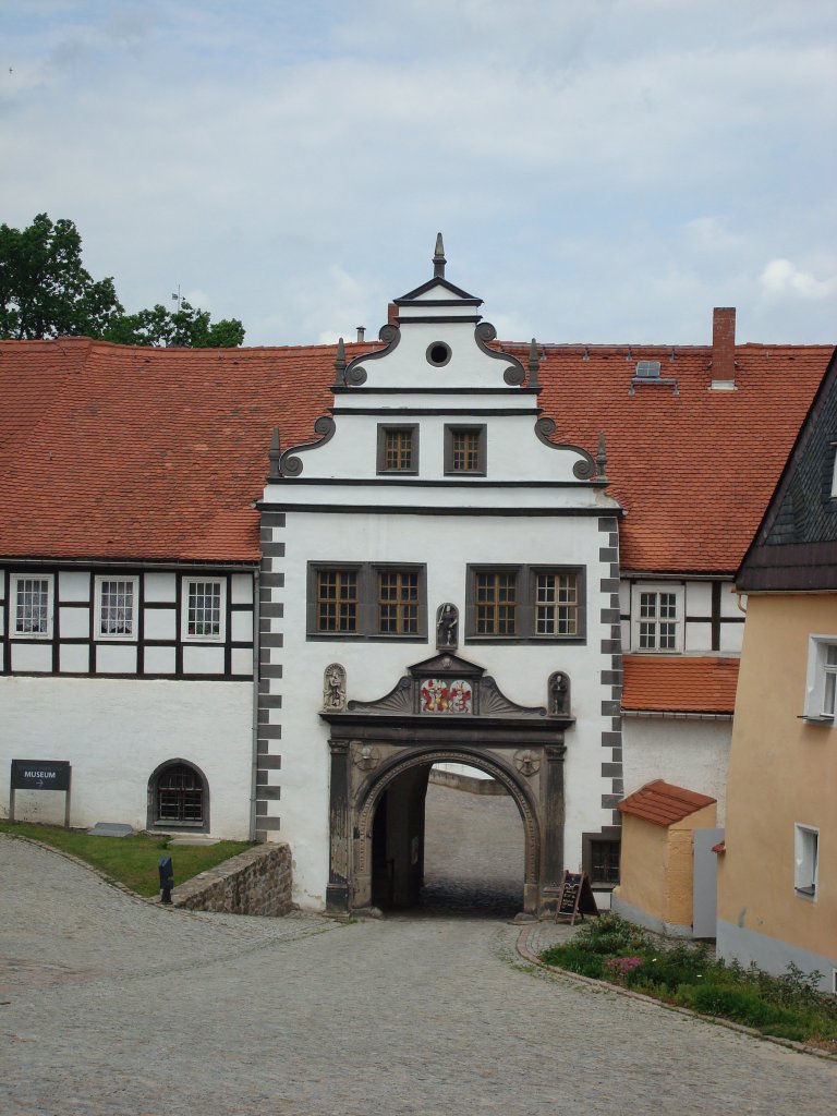 Lauenstein im Mglitztal/Sachsen,
das Torhaus des Renaissanceschloes,
Juni 2010