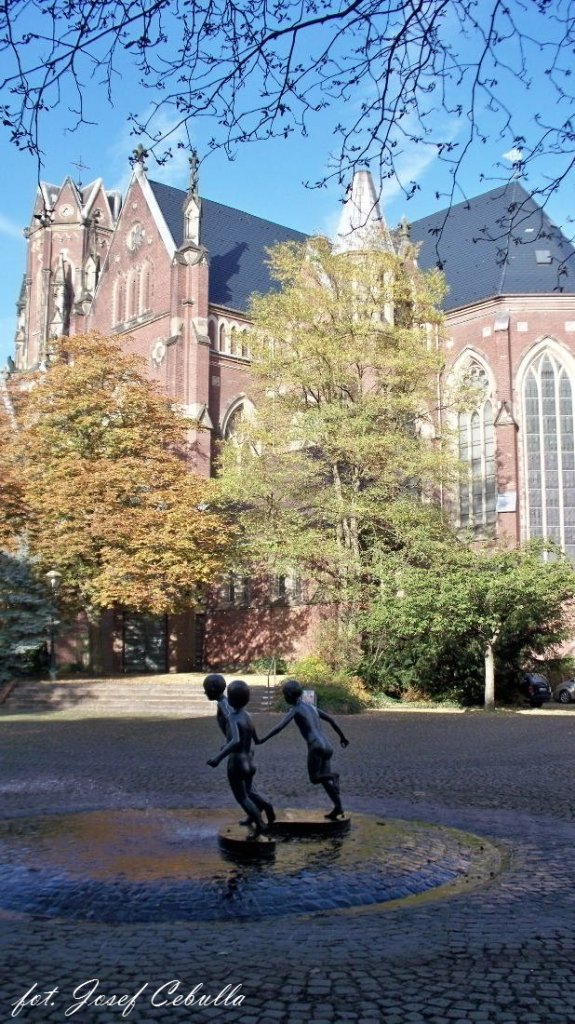 Laufende Kinder, St.-Josefs-Platz Aachen, vor Schwimmhalle Ost, 1973, Knstler: Bonifatius Stirnberg, Bronze, (23.10.2012)