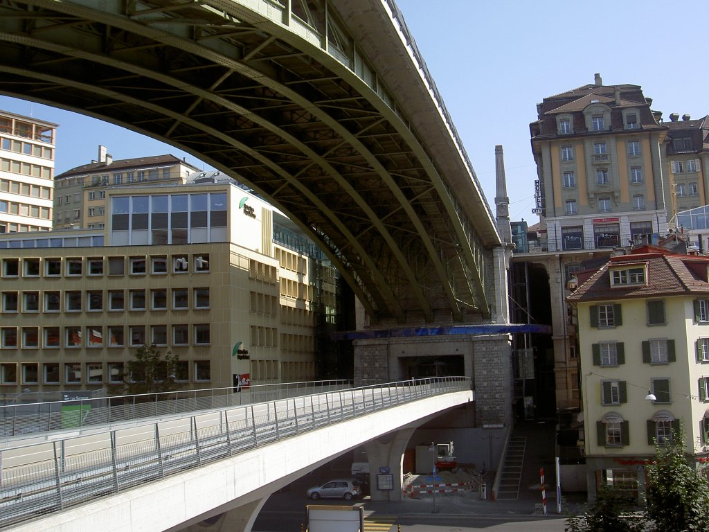 Lausanne, Brcke Pont Bessieres vom Quartier du Bourg zur Altstadt (08.09.2012)