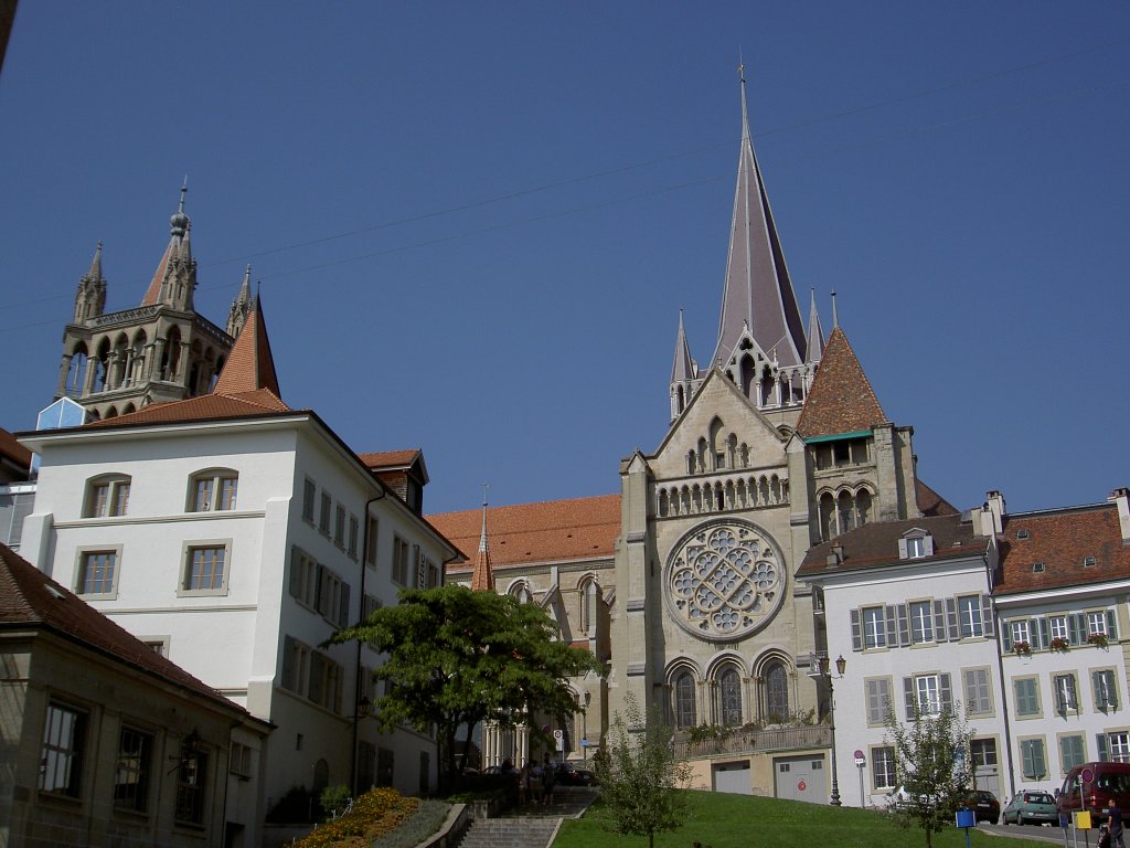 Lausanne, Kathedrale Notre-Dame, erbaut ab 814, Neubau ab 1173 durch Bischof Landry 
de Durnes (08.09.2012)