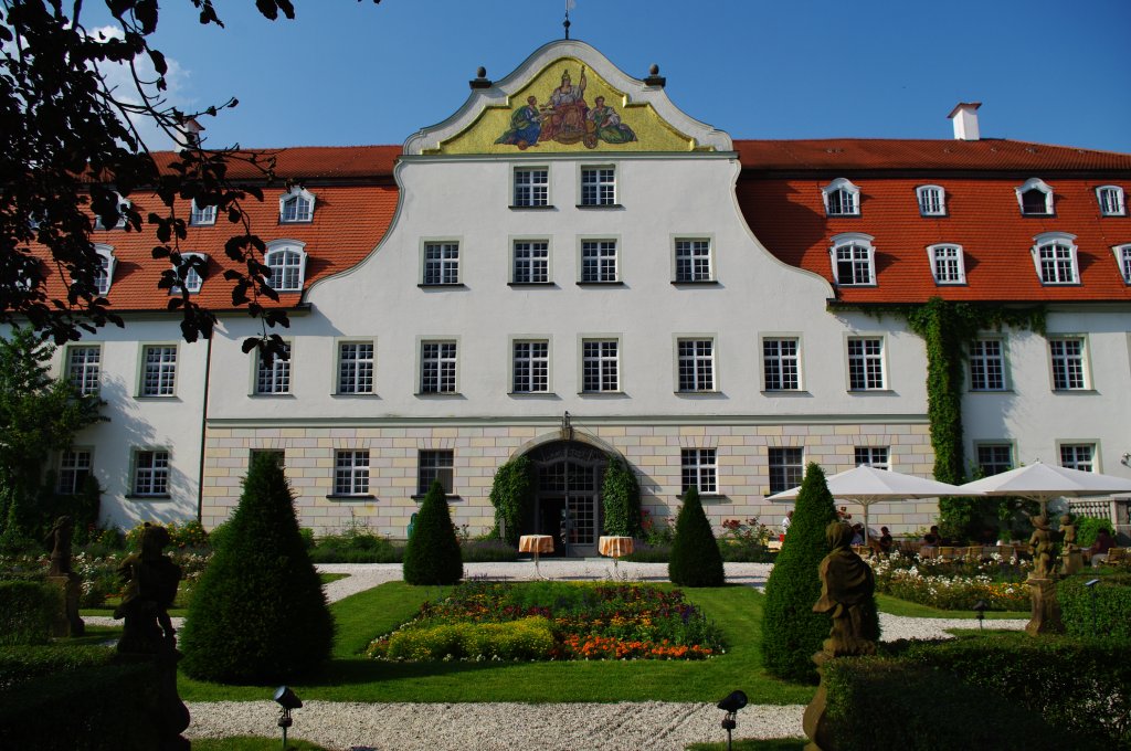 Lautrach, Schloss, erbaut von 1781 bis 1783 von Frstabt Honorius Roth, ab 1989 
Tagungshotel, Kreis Unterallgu (30.06.2009)