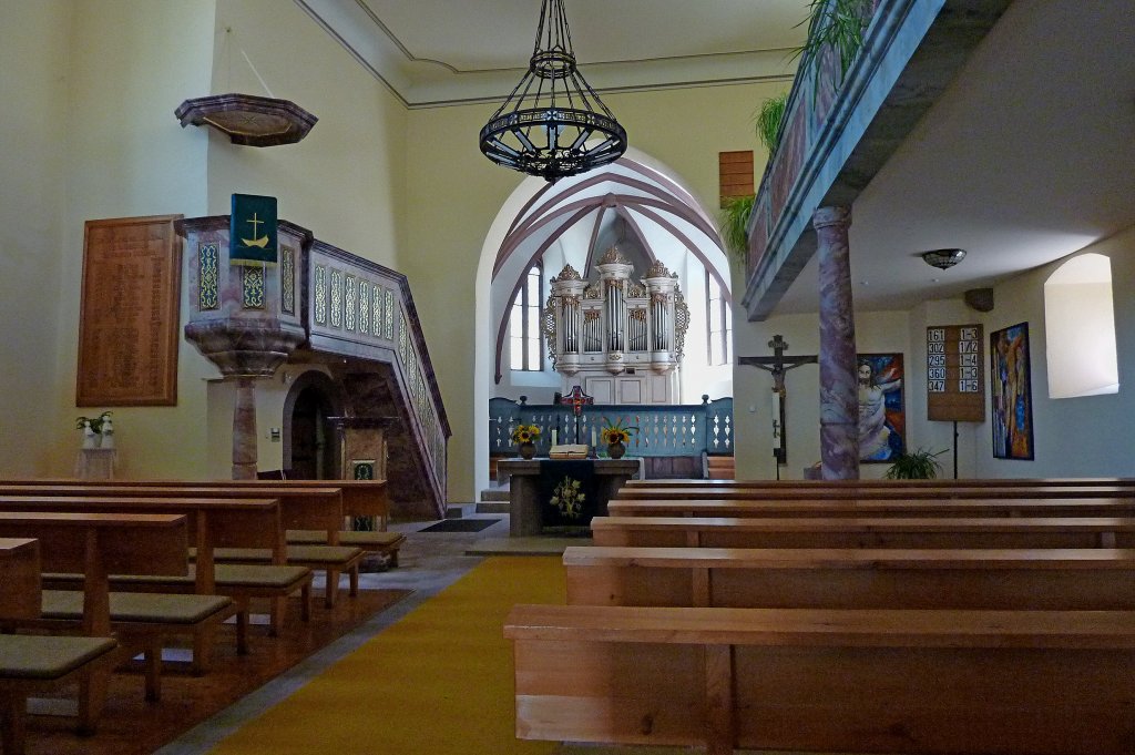 Leiselheim am Kaiserstuhl, der Innenraum der Kirche, die Orgel im Chor stammt von Georg Marcus Stein aus dem Jahr 1789 und ist das wertvollste Inventar der Kirche, Juli 2011