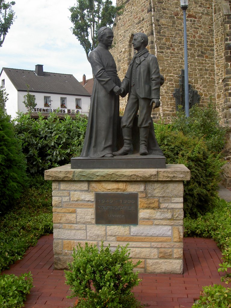 Lembeck, Kolpingdenkmal vor der Pfarrkirche (29.05.2011)