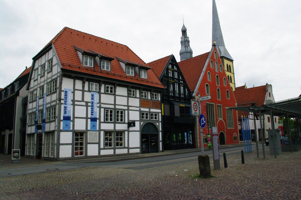 Lemgo, Waisenhausplatz mit St. Nikolai Kirche, Kreis Lippe (14.05.2010)