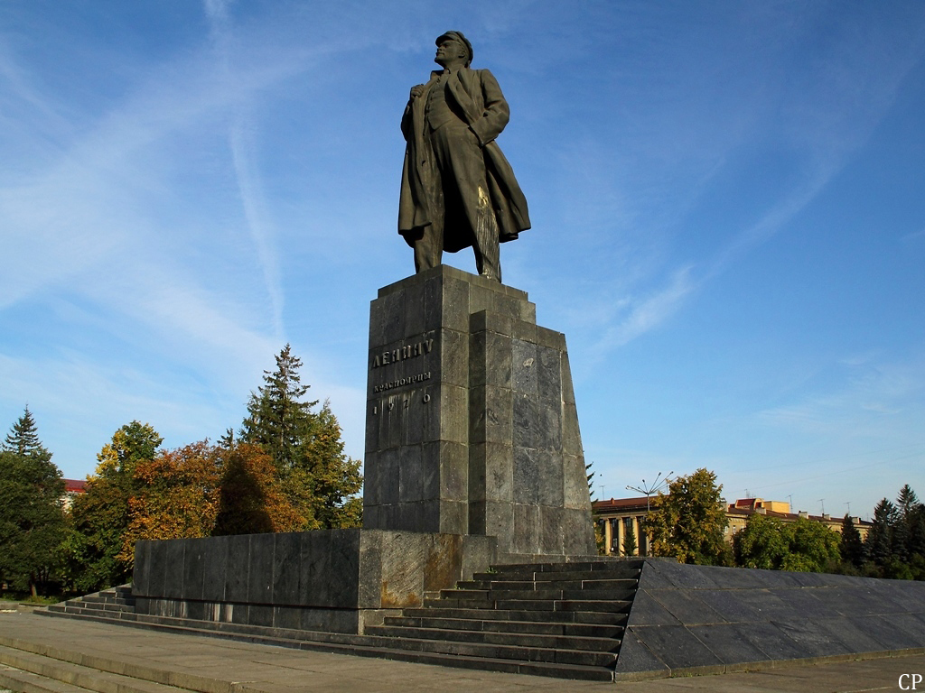 Lenindenkmal auf dem Platz der Revolution in Krasnojarsk. (9.9.2011)
