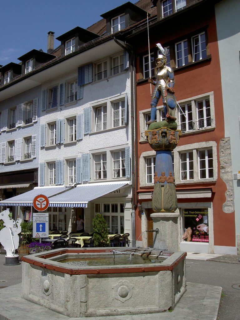 Lenzburg, Chlausbrunnen von 1572 am Metzgplatz (07.06.2012)