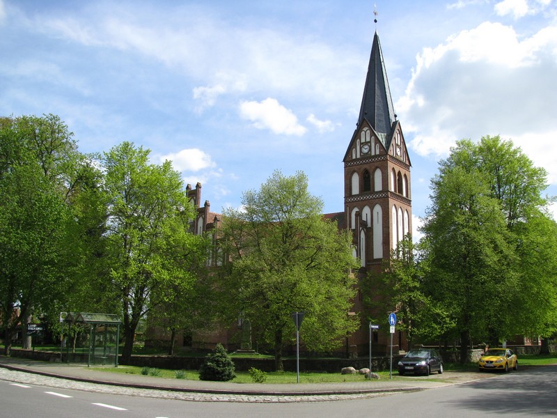 Leussow [LWL], gelegen an der Strae -L 4- Ghlen-Leussow, Kirche, Leussow 05.05.2010