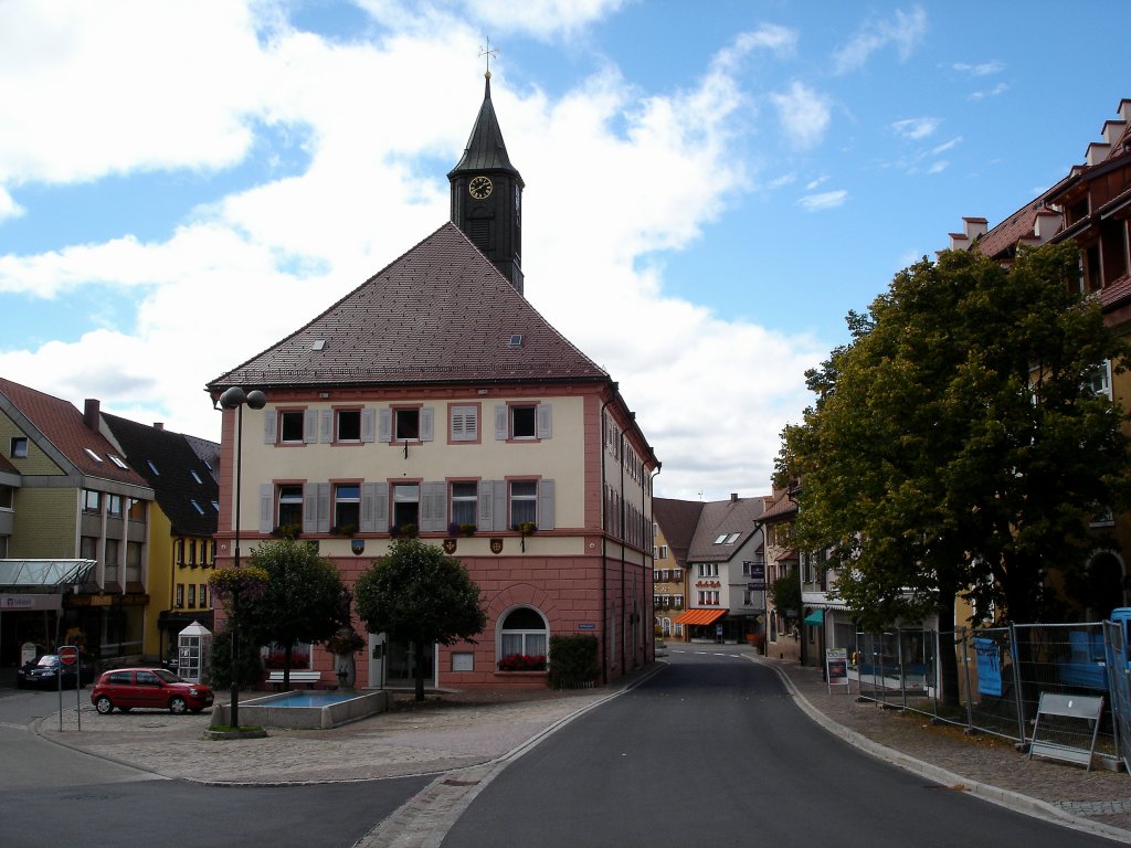 Lffingen im Schwarzwald,
das Rathaus, 1832 erbaut im Stile des Architekten Weinbrenner,
2007 