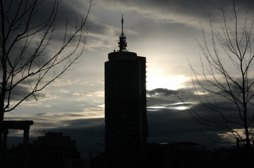 Licht und Schatten am 115m hohen City-Tower (01/2008)