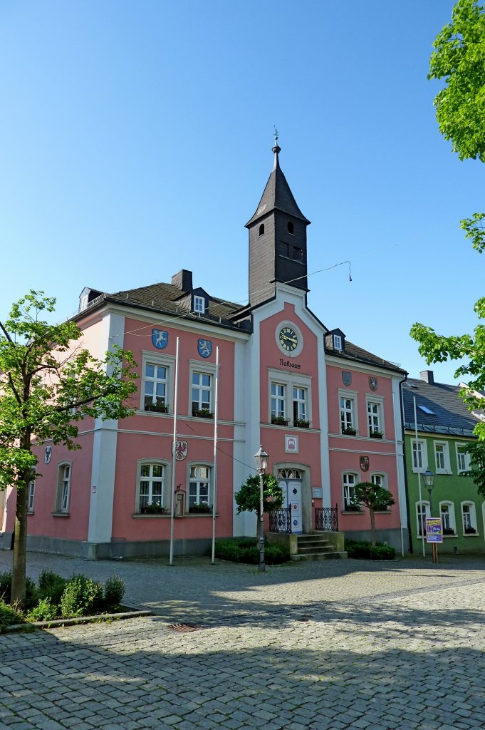 Lichtenberg, das Rathaus der 1000 Einwohner zhlenden Stadt Naturpark Frankenwald, Mai 2012