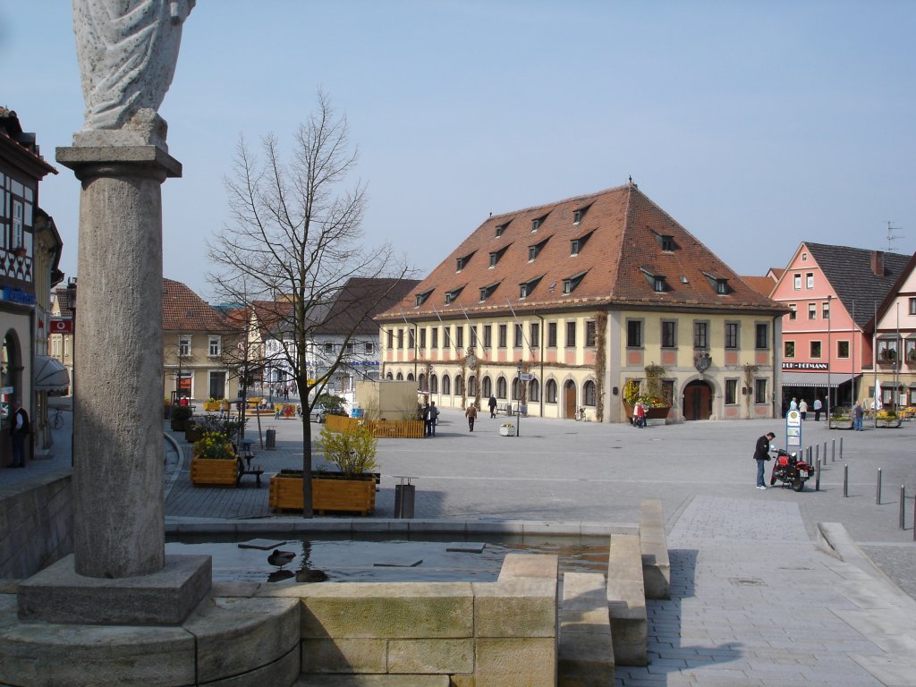 Lichtenfels in Oberfranken,
Marktplatz mit dem Rathaus,
April 2006