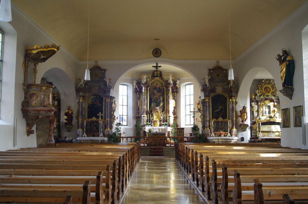 Lindenberg, St. Aurelius Kirche, einschiffige Saalkirche, Hochaltar von Franz Xaver 
Brinz von 1791, Seitenaltre und Kanzel von Josef Wirt, Kreis Lindau (30.10.2011)