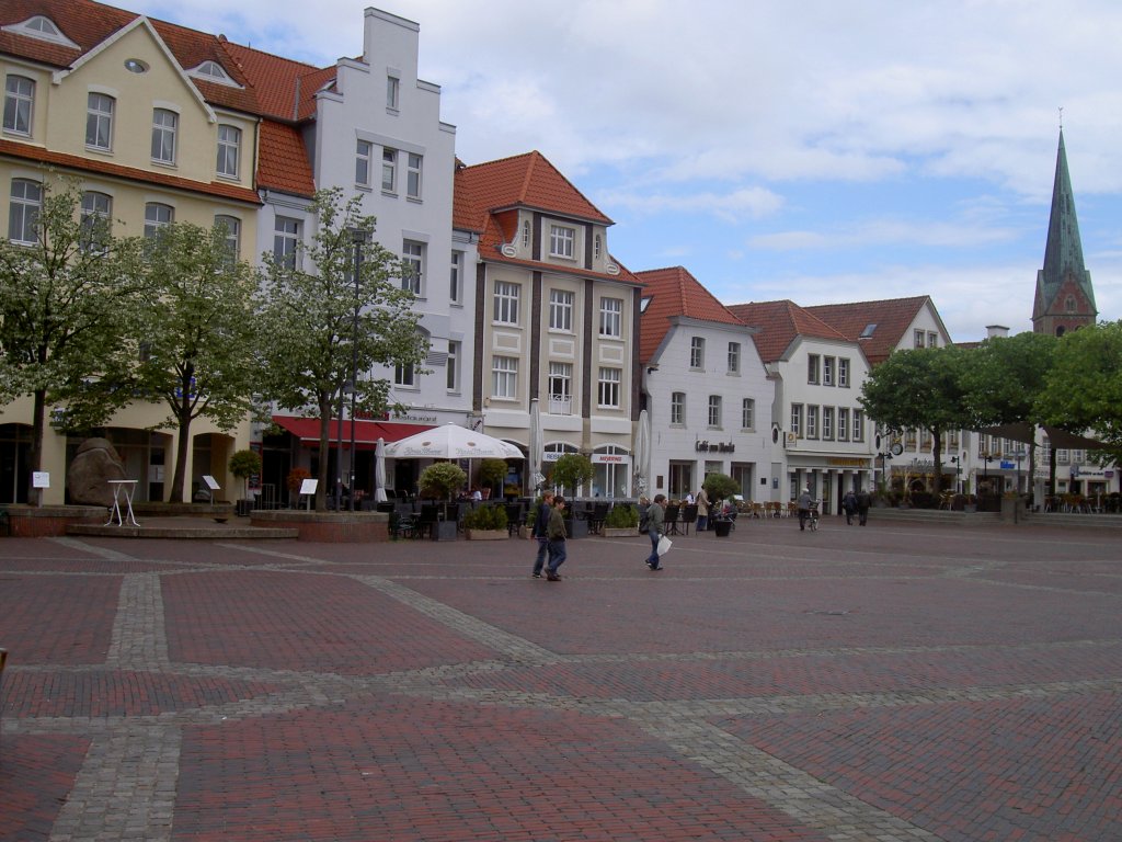 Lingen, Marktplatz mit St. Bonifatius Kirche, Kreis Emsland (27.05.2011)