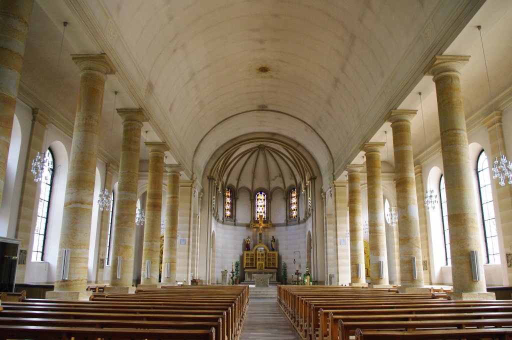 Lingen, Mittelschiff der Kath. St. Bonifatius Kirche, Kreis Emsland (27.05.2011)