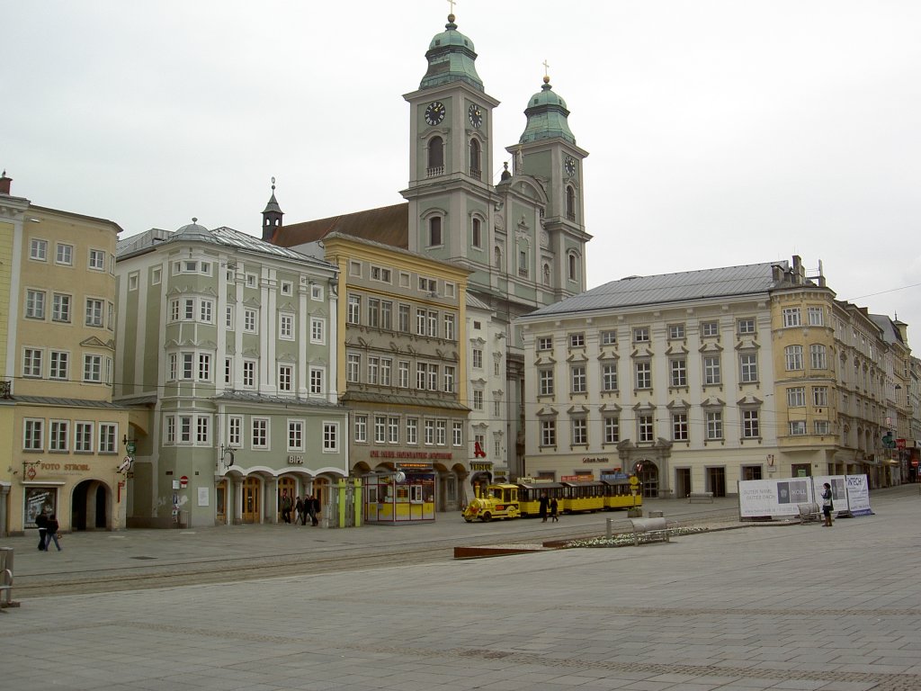 Linz, Hauptplatz mit Altem Dom (07.04.2013)