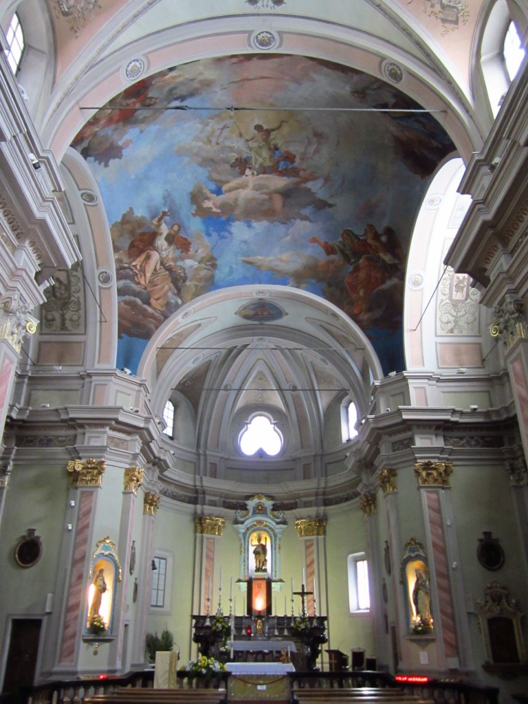 Locarno, San Giovanni Battista Kirche, Hochaltar von 1794, Malereien von 1848, 
im Chor Stukkaturen von 1630 (09.04.2012)