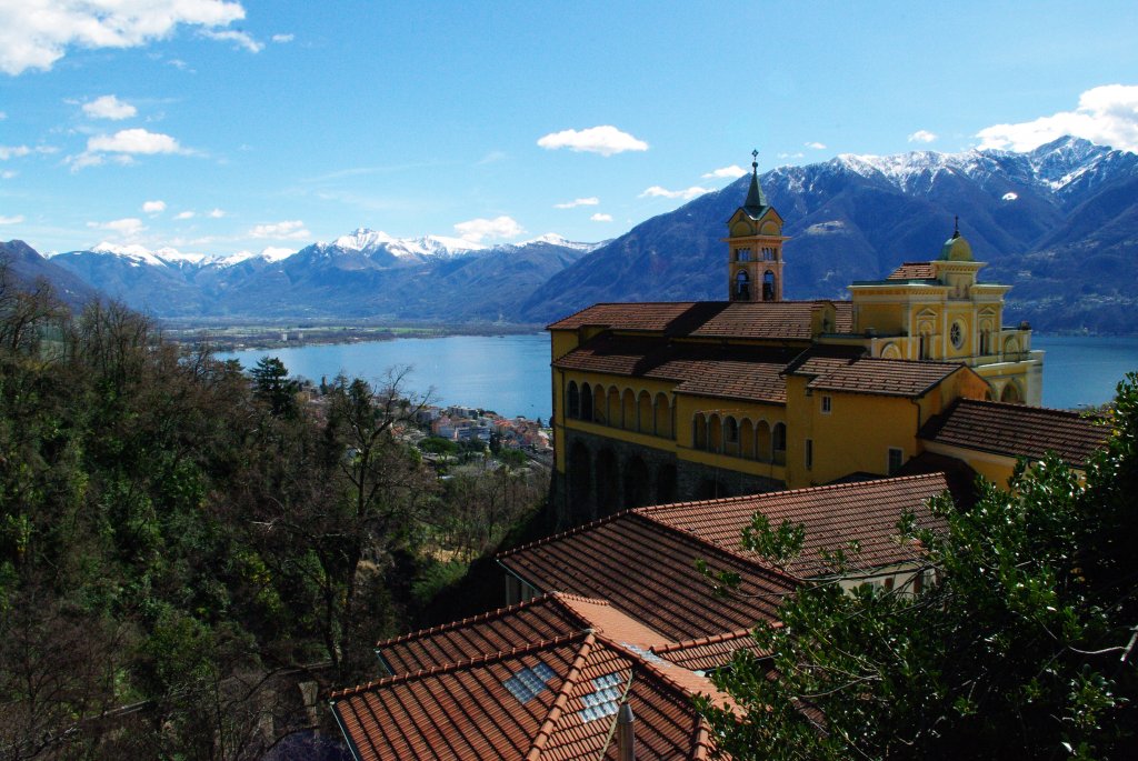 Locarno, Wallfahrtskirche Madonna del Sasso, erbaut ab 1485, Fassade erbaut im 
19. Jahrhundert durch Alessandro Ghezzi (28.03.2010)