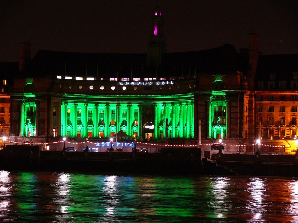 London am 22.04.2011, 'County Hall' an der Themse