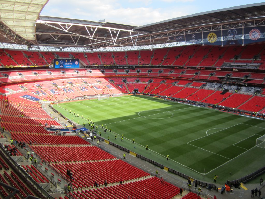 London, Tribünen des Wembley Stadion, 90 000 Plätze (25.05.2013) - Staedte-fotos.de
