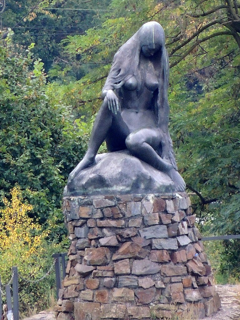 Loreley-Statue, ist ein Geschenk der Knstlerin Natasha Alexandrowna Prinzessin Jusoppow, 1983 an die Stadt Sankt Goarshausen; 120829