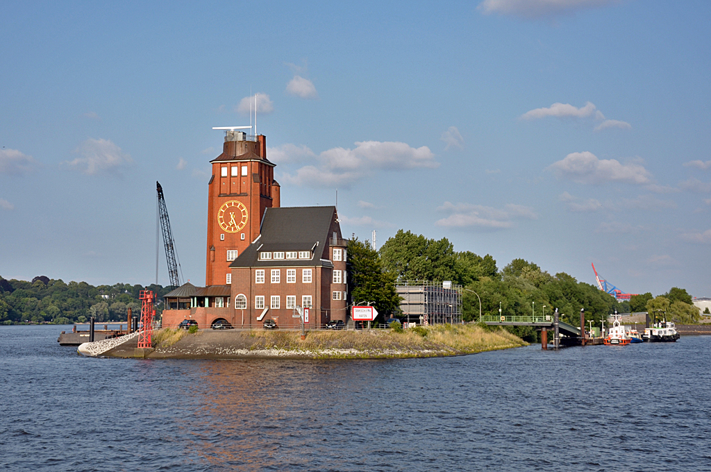 Lotsenhaus  Seemannshft  am Khlfleethafen/Elbe in Hamburg - 12.07.2013