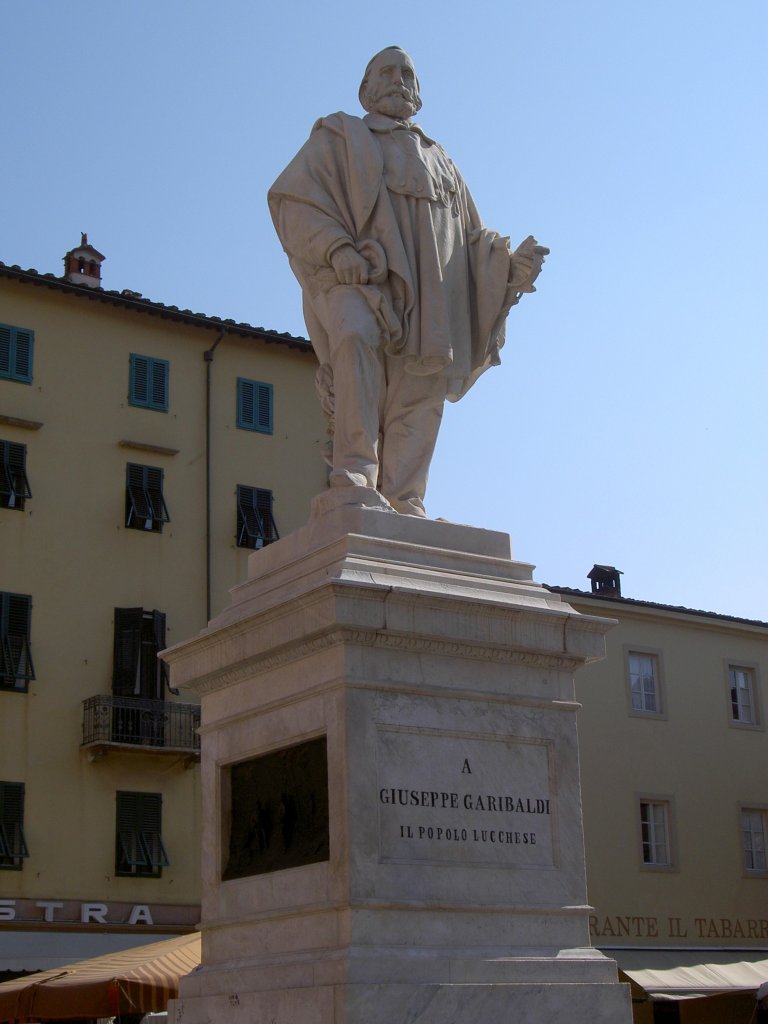 Lucca, Garbaldi Denkmal (14.10.2006)