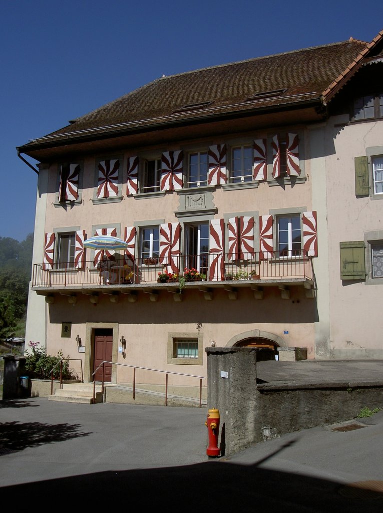 Lucens, Maison Rouge mit Sherlock Holmes Museum (18.08.2012)