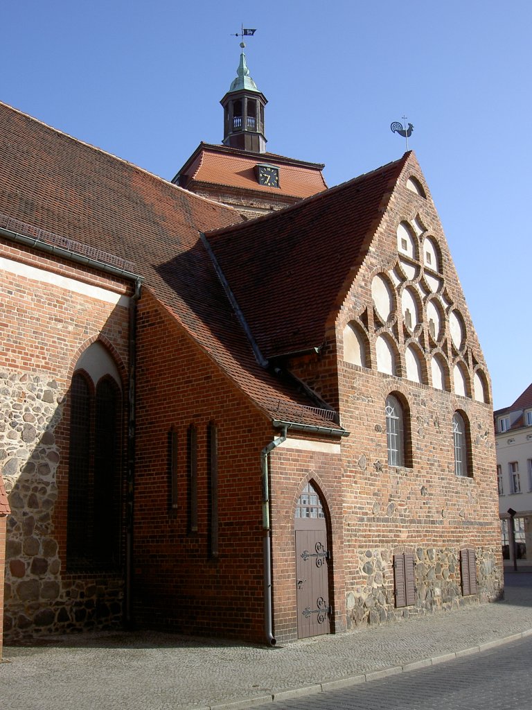 Luckenwalde, St. Johannis Kirche, erbaut im 15. Jahrhundert im sptgotischen Stil, 
Kreis Teltow-Flming (16.03.2012)