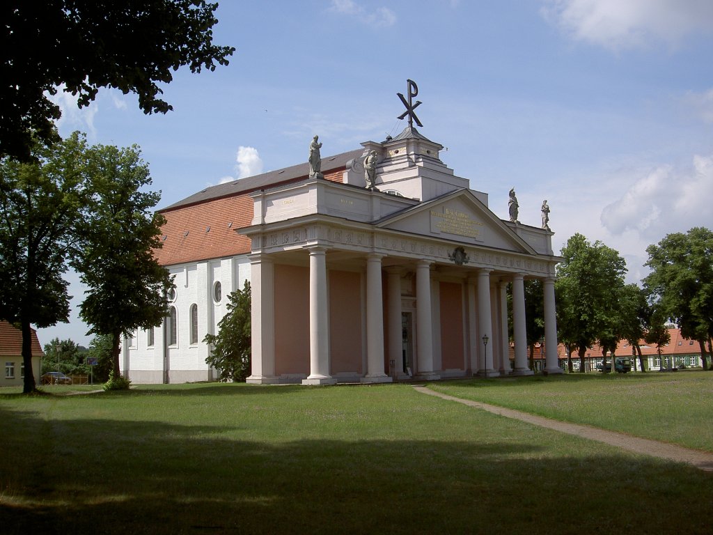 Ludwigslust, Ev. Stadtkirche, erbaut von 1765 bis 1770 durch Herzog Friedrich 
(11.07.2012)