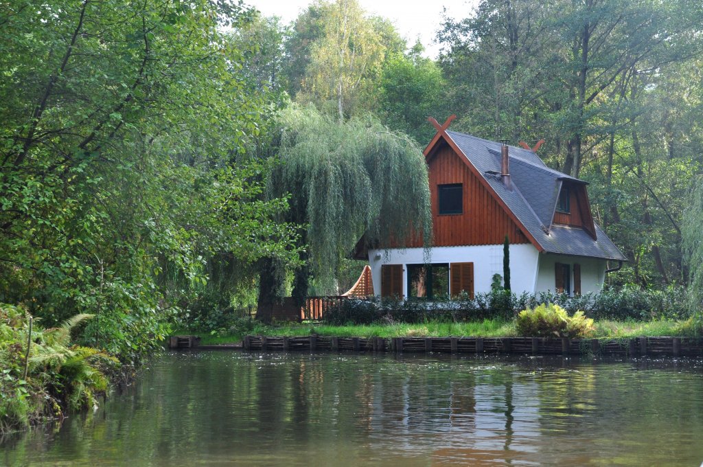 LBBENAU/Spreewald (Landkreis Oberspreewald-Lausitz), 23.09.2010, schn gelegenes Wohnhaus am Brgerflie