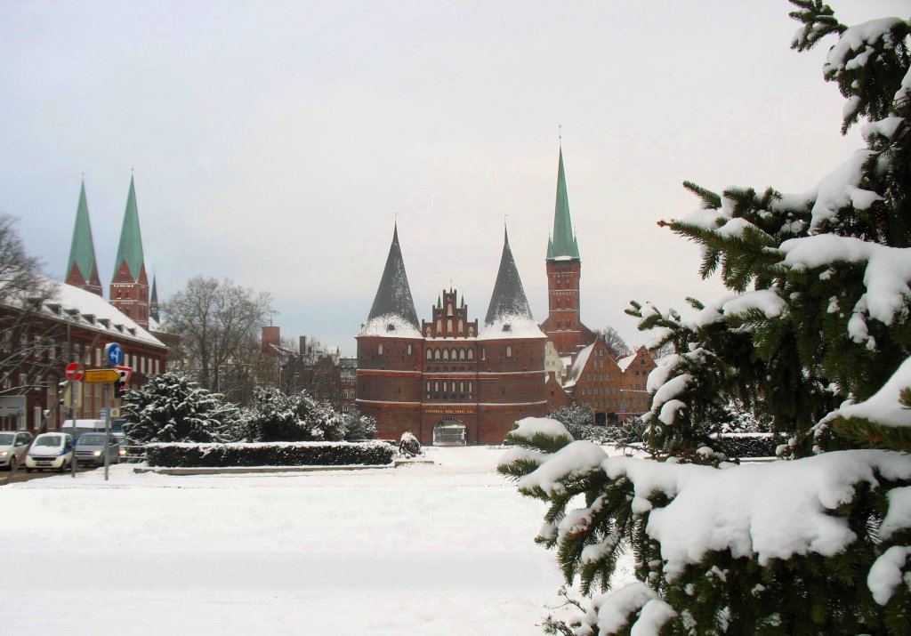 Lbeck, Holstentorblick im Winter... Aufgenommen: 3.1.2010 14:35 Uhr...