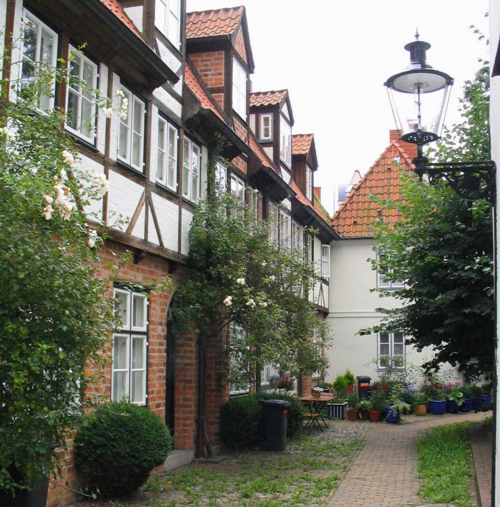 Lbeck, Wahmstrasse, Durchgang zur Aegidienstrasse in der Altstadt.
Einer von vielen  Durchgngen  zwischen den Altstadtstrassen von Lbeck ...
Aufgenommen im Sommer 1999.