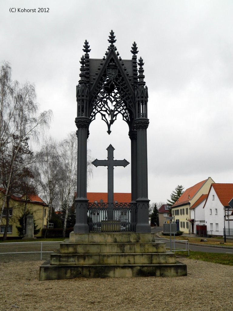 Ltzen - OT-Grogrschen - Denkmal Hessen-Homburg. Zur 100-Jahr-Feier der Schlacht bei Grogrschen 1913 errichtet (Entwurf: Schinkel), 1973 abgerissen und 1998 wieder aufgebaut.