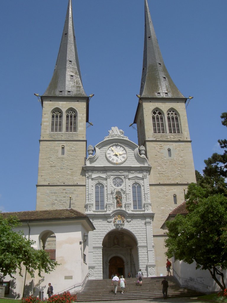 Luzern, Stiftskirche St. Leodegar, erbaut von 1633 bis 1639 von Jakob Kurrer
(08.08.2010)