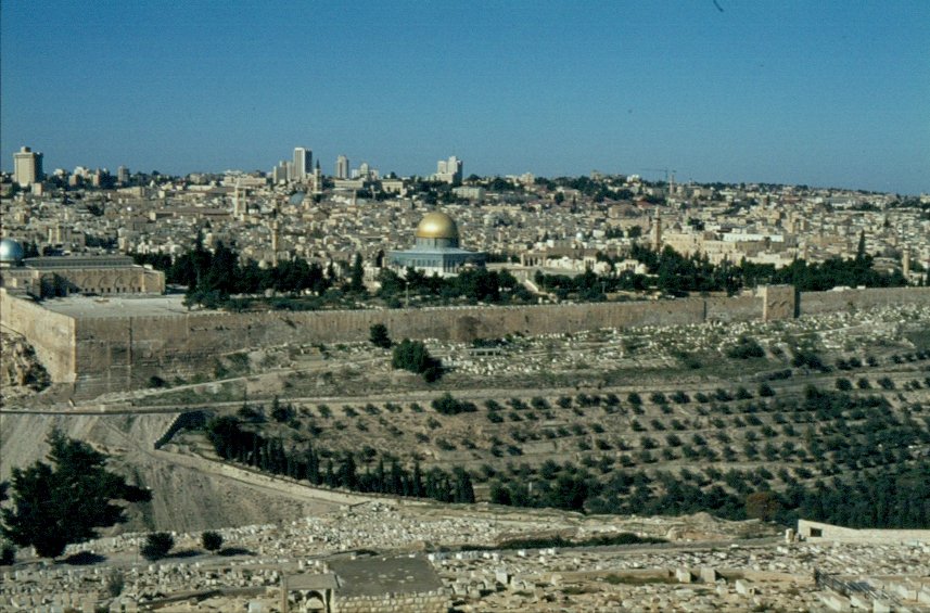 Mchtige Mauern umgeben die Altstadt von Jerusalem - Dezember 1984