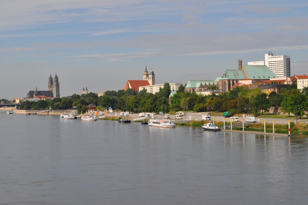 Magdeburg von der Elbebrcke aus gesehen am 26.07.2010