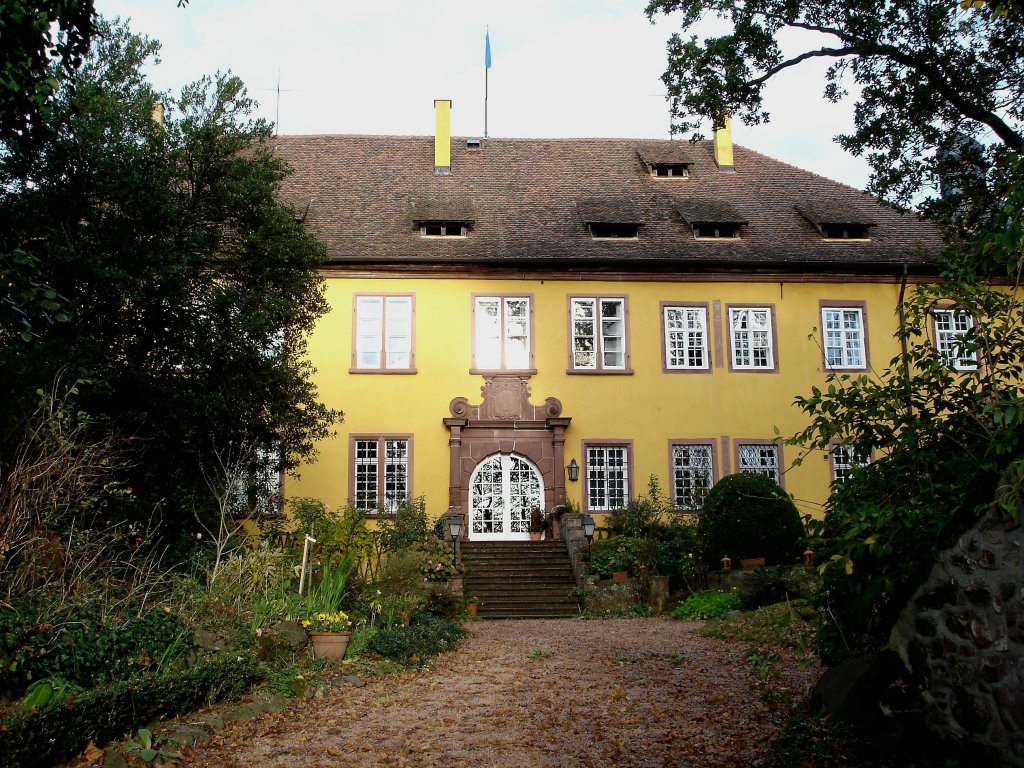 Mahlberg in der Ortenau, Haupteingang zum 1630 erbauten Schlo, Nov.2006